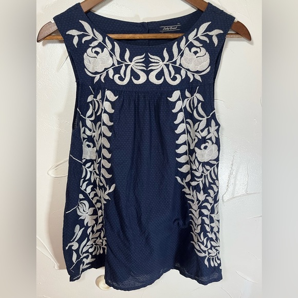LUCKY BRAND Women's Sleeveless, Round Neck, Blue Top With Embroidery SZ Medium - Picture 2 of 8